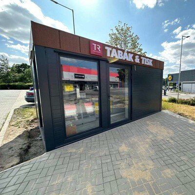 White channel letters on European retail kiosk exterior